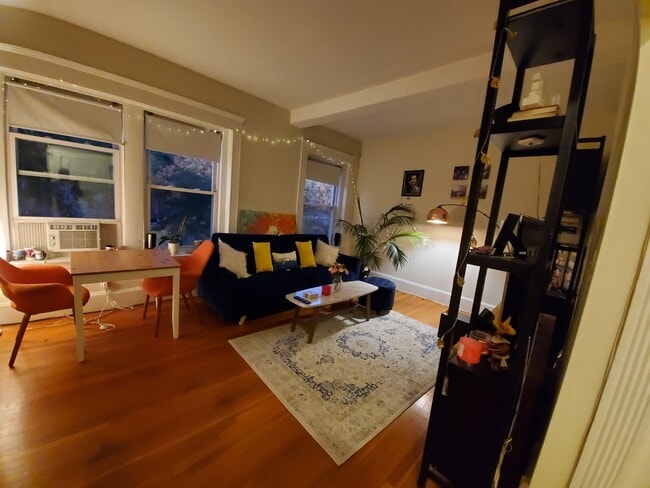 Foto del edificio - 1595 Beacon St