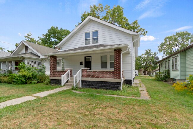Building Photo - 1537 E Legrande Ave