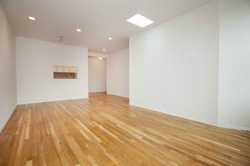 Foto del edificio - 125 Manhattan Ave