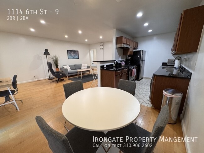 Building Photo - 1114 6th St