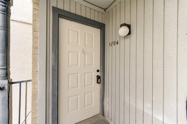 Foto del edificio - 6606 De Moss Dr