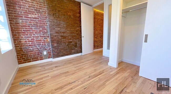 Building Photo - GUT-RENOVATED HELL'S KITCHEN 1BR NEAR COLU...