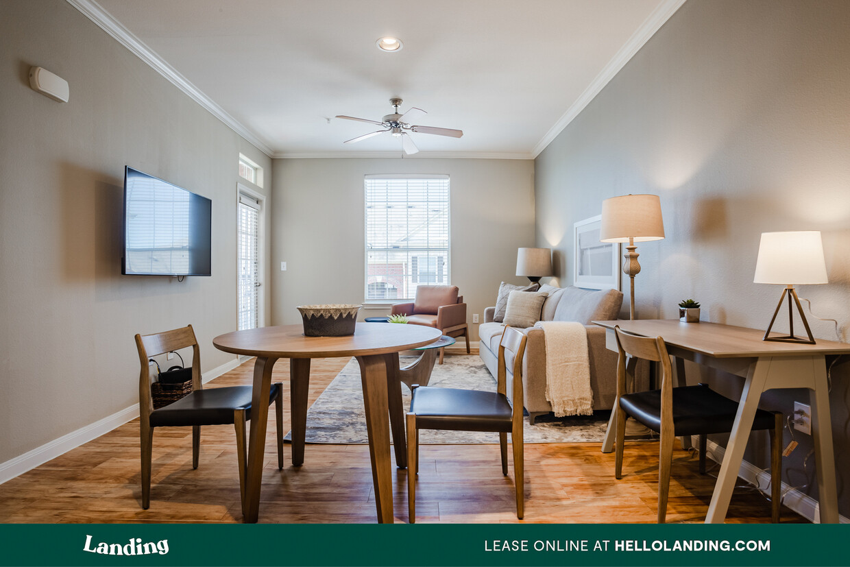Foto principal - 3717 Emmett Hutto Blvd