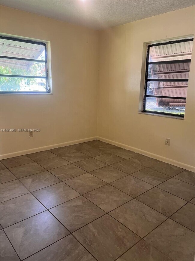 Foto del edificio - 6150 Dawson St