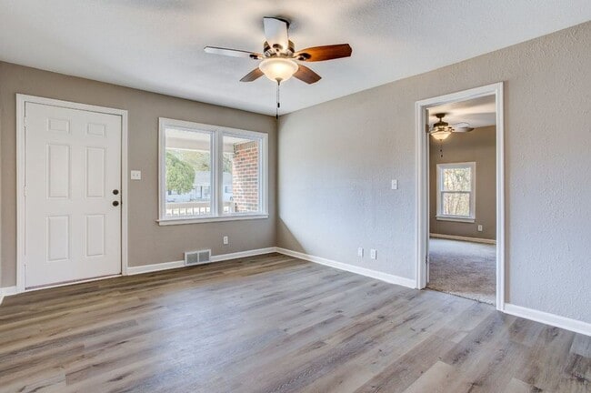 Building Photo - 828 S Apache Dr