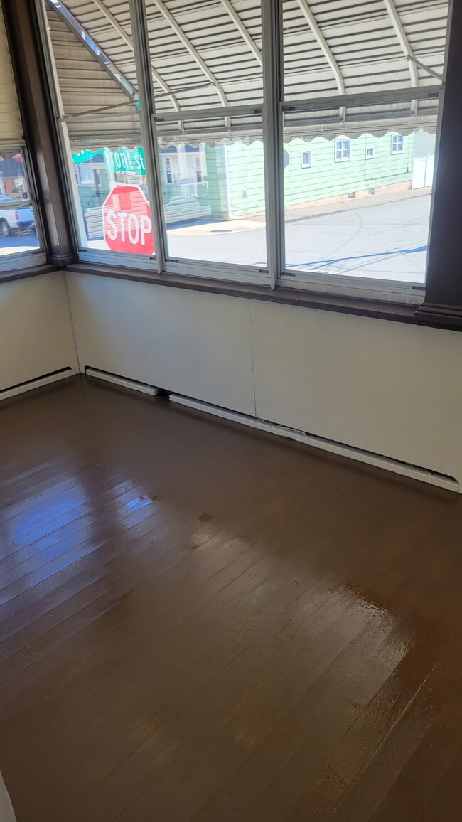 Building Photo - 701 Front St