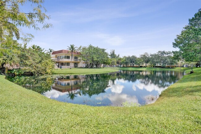 Foto del edificio - 4748 SW 63rd Terrace