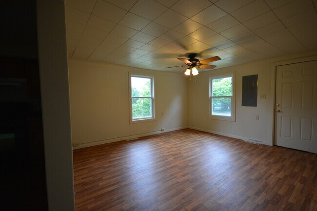 Building Photo - Rent this 2 Bedroom house with a 1 car garage.