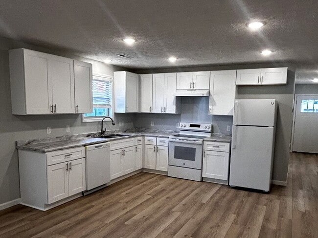 Building Photo - Charming 3-Bedroom House on Stallings Rd w...