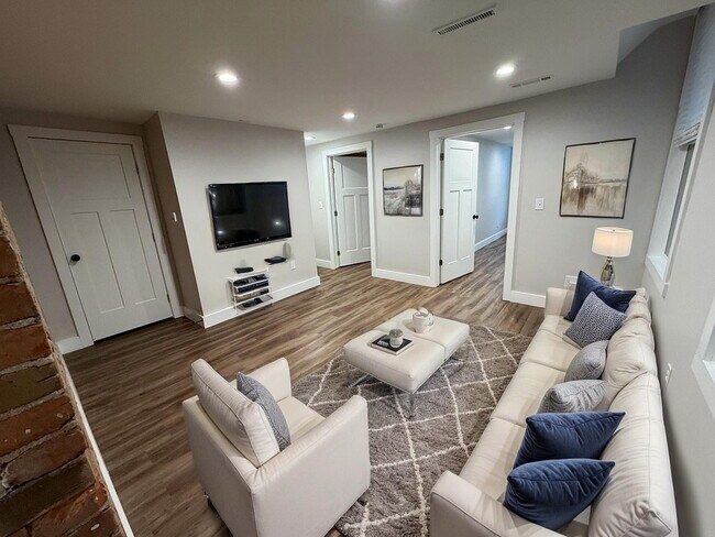 Foto del edificio - 2153 Loth St