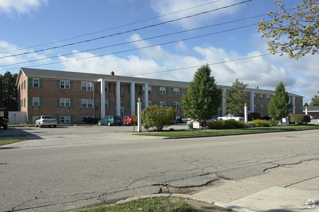 Building Photo - Town & Country Apartments
