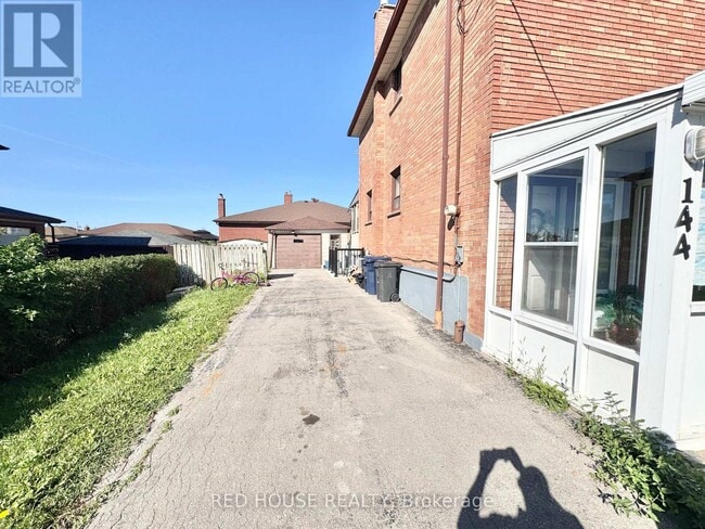 Building Photo - 144 Laura Rd