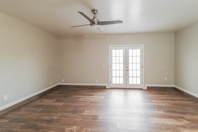 Building Photo - 2405 Elwood Dr
