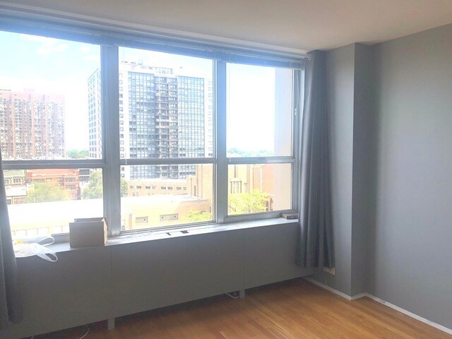 Foto del edificio - 655 W Irving Park Rd