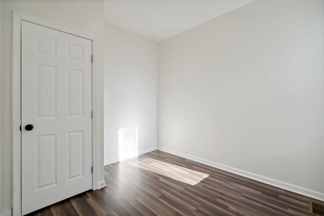 Building Photo - Stunning Remodel - North Philadelphia