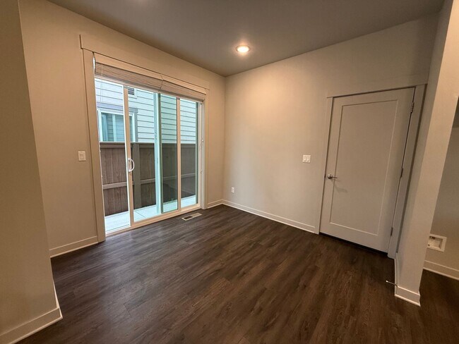 Foto del edificio - Beautiful 3 Bed/2.5 Bath Townhome - NE Bend