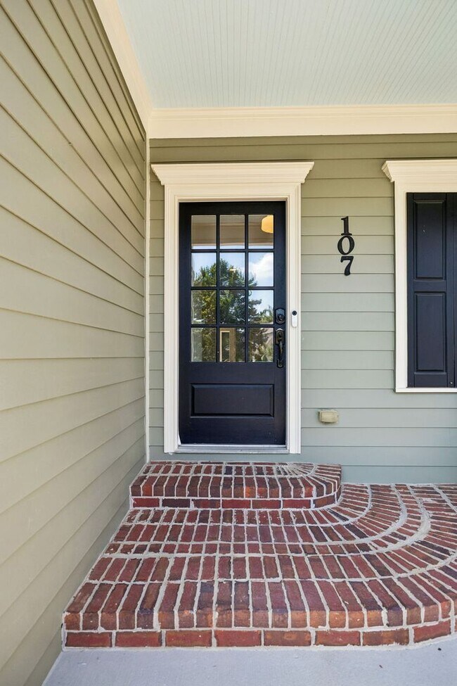Foto del edificio - 107 Gladstone Ln
