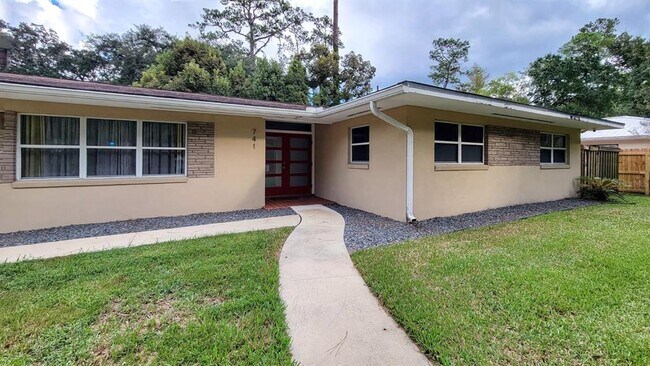 Foto del edificio - 741 NW 36th St