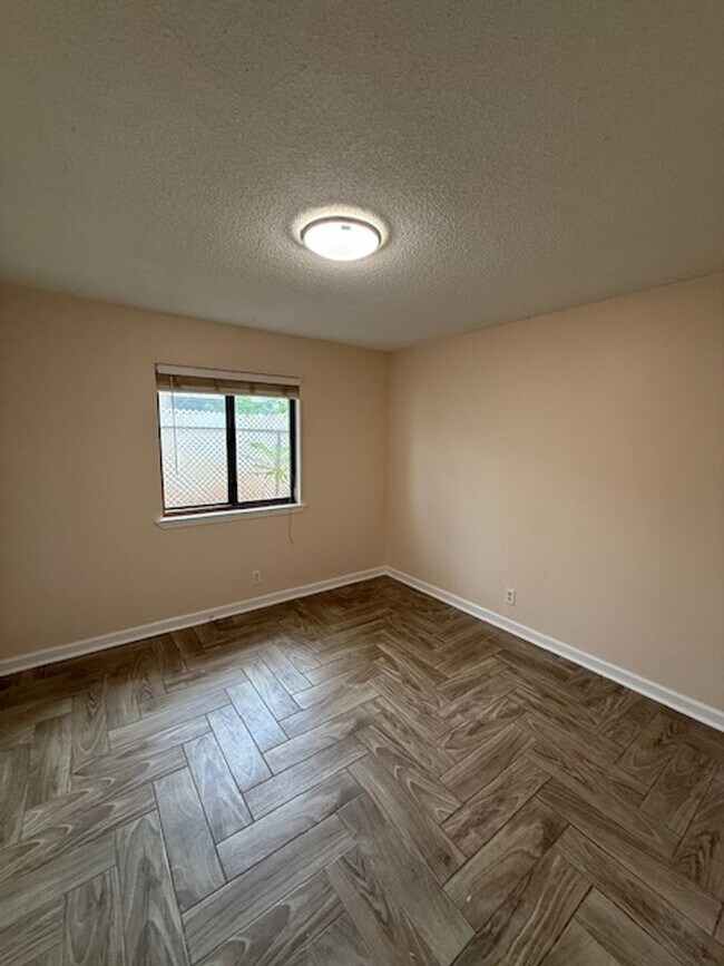 Foto del edificio - Coming Soon ! 3 Bedroom 2 Bath 1 Car Garag...