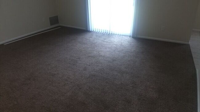 Building Photo - Large 2 bedroom apartment with central air.