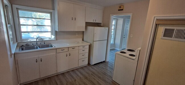 Building Photo - 1819 S 24th St