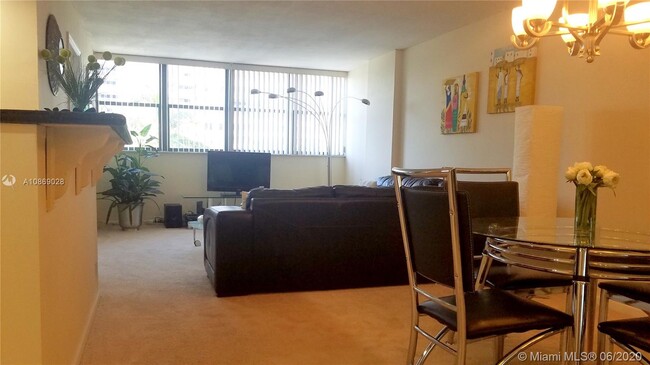 Foto del edificio - 2049 S Ocean Dr 204 Hallandale Beach Fl 33009