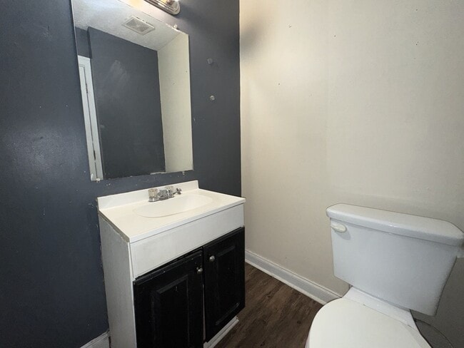 Building Photo - 1219 Shalimar Dr