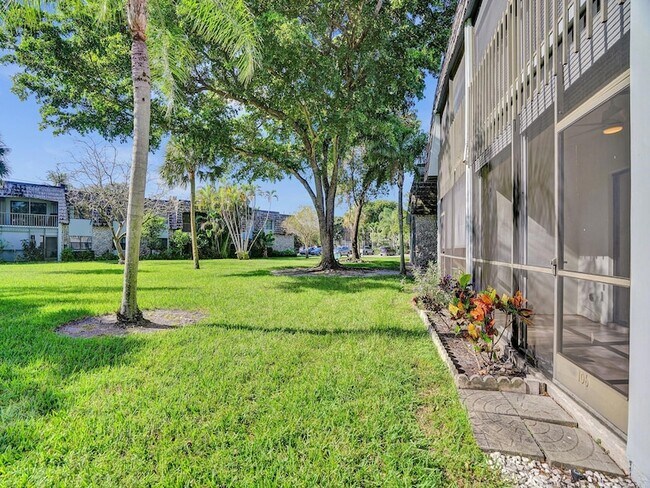 Foto del edificio - 3109 Oakland Shores Dr