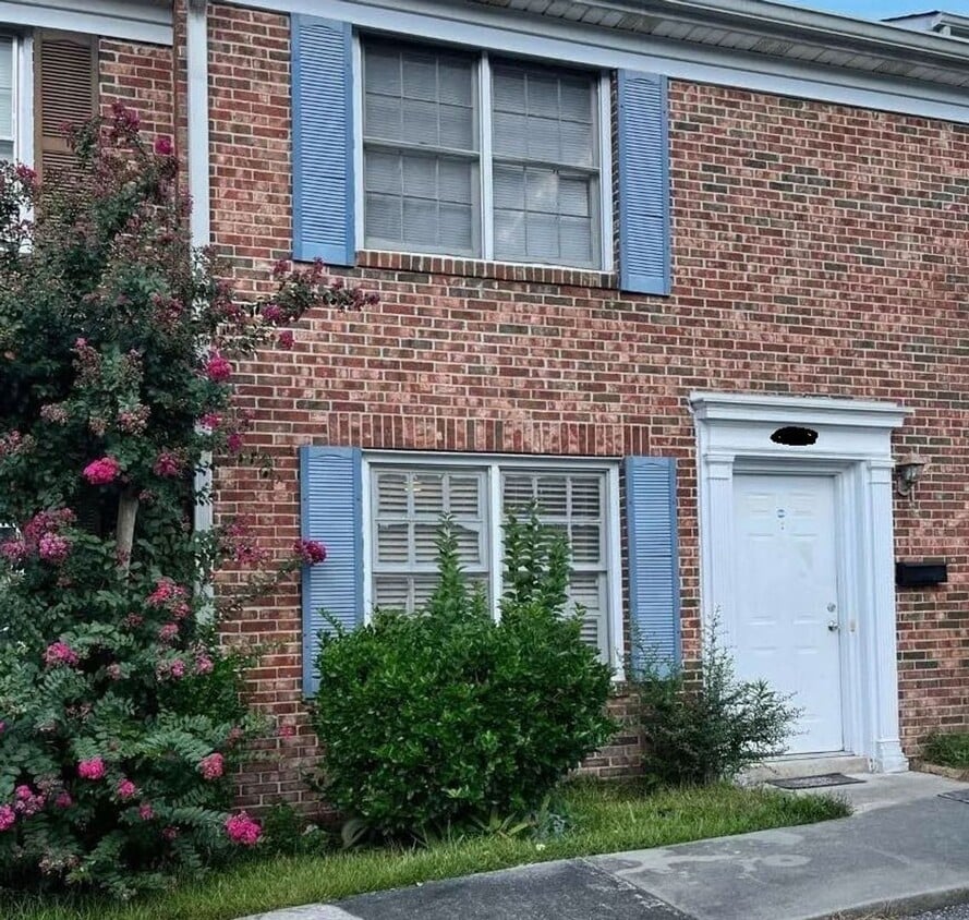 Building Photo - 7602 Hunt Club Rd