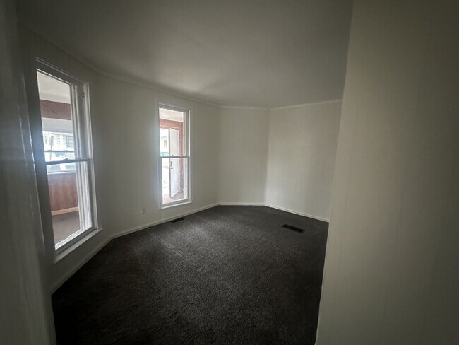 Building Photo - Beautiful 3 bedroom home located on Myrtle Hill Park!