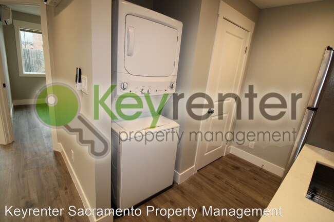 Building Photo - 1 br, 1 bath House - 2457 39th Ave Unit #101