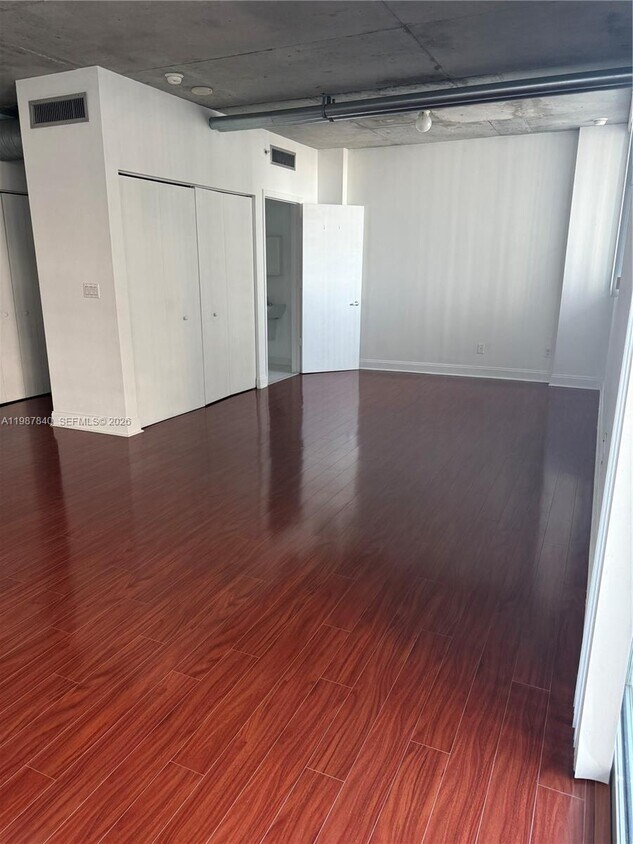 Foto del edificio - 690 SW 1st Ct