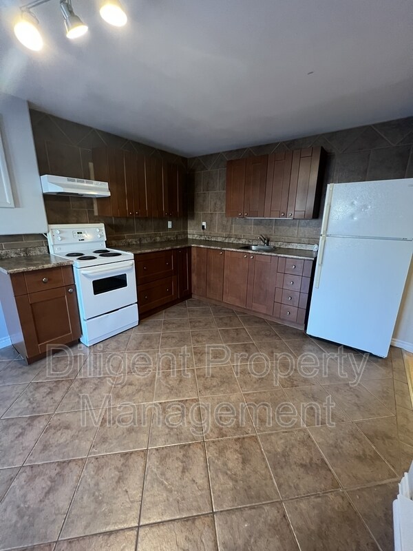 Primary Photo - 751 Mountain Ash Rd