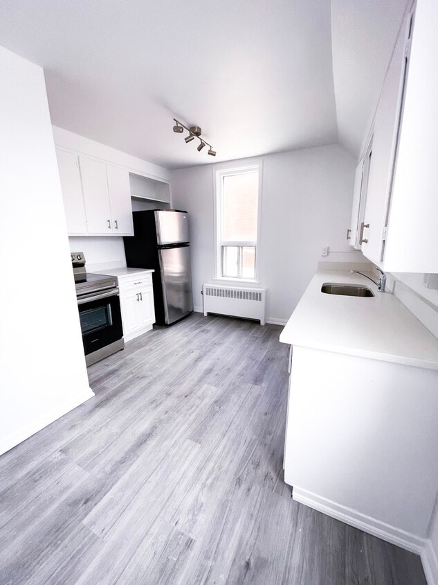 Photo du bâtiment - Cozy Two-Bedroom In Downtown Kitchener $1695