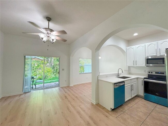 Building Photo - 10398 Park Commons Dr