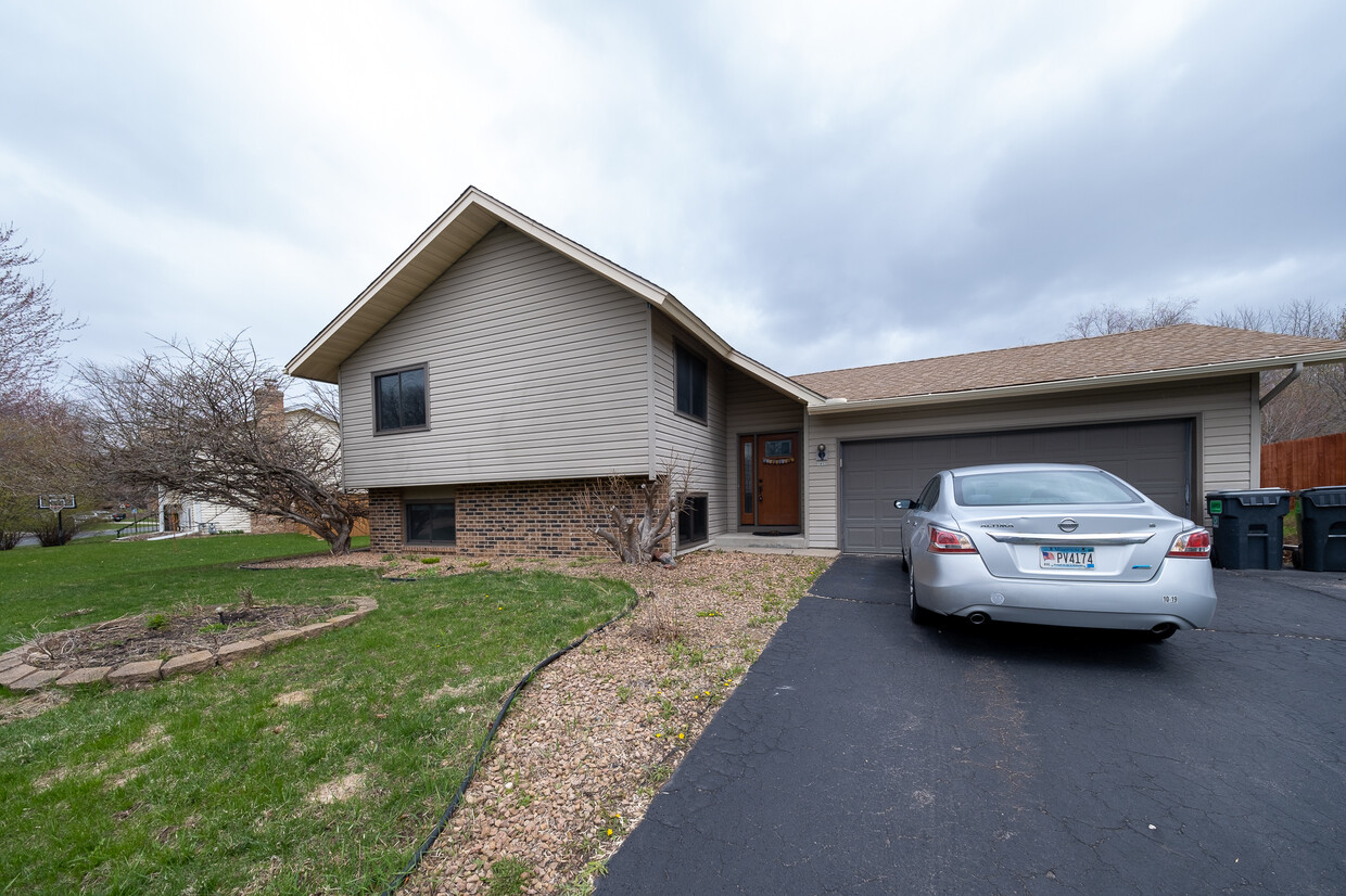 Primary Photo - 1417 Raleigh Dr