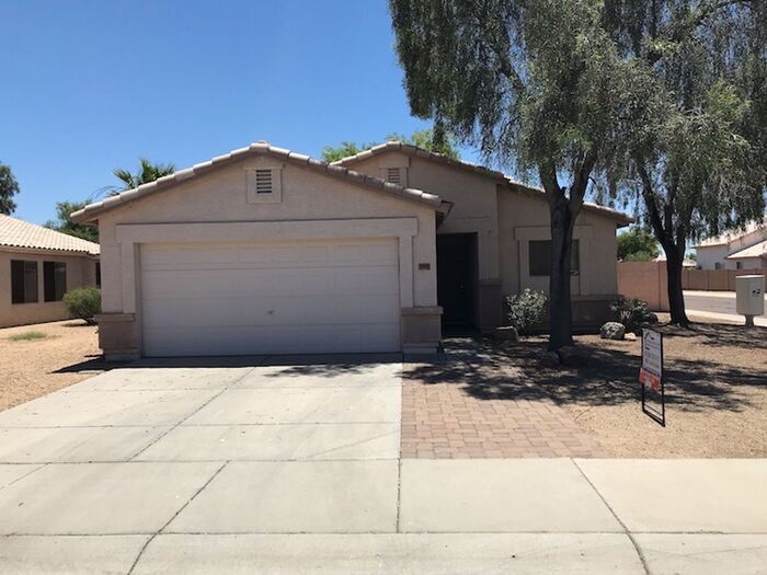 Foto principal - 16015 W Adams St