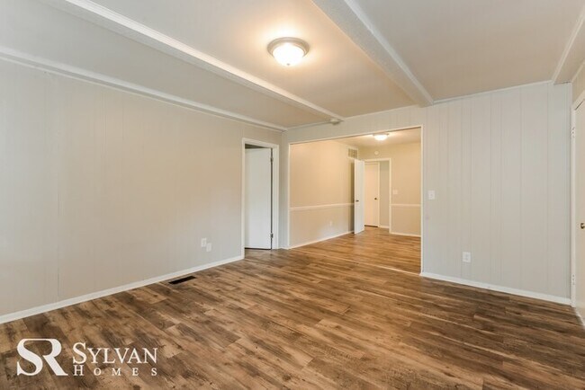 Building Photo - This adorable home is move-in ready