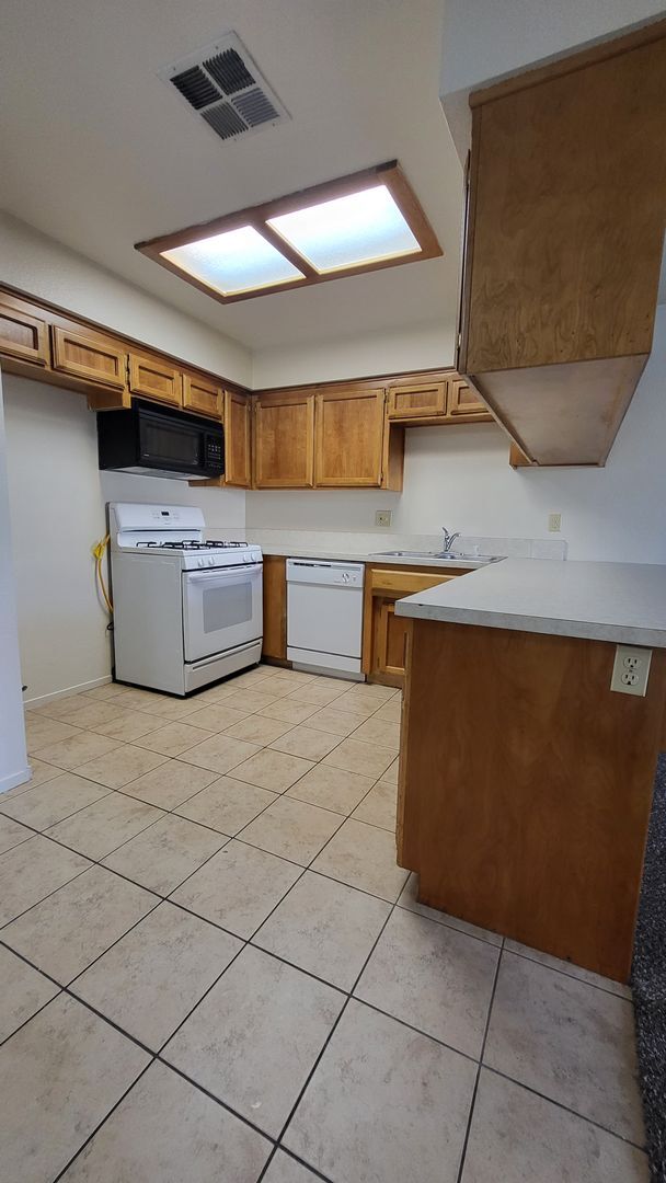 Building Photo - 8601 Lyn River Ct
