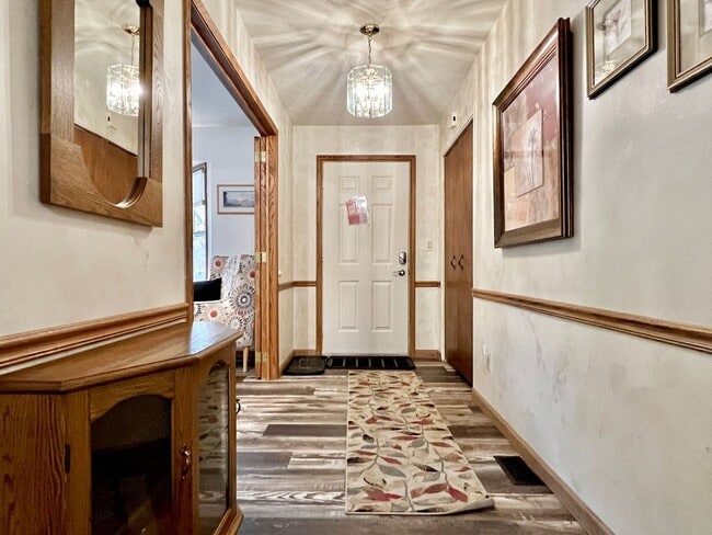 Building Photo - Cute, Comfy & Full of Charm!