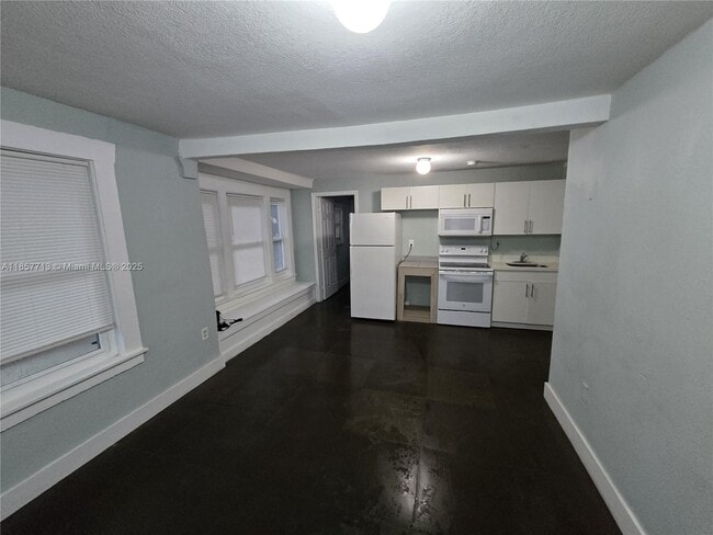Foto del edificio - 5909 NW 5th Ct