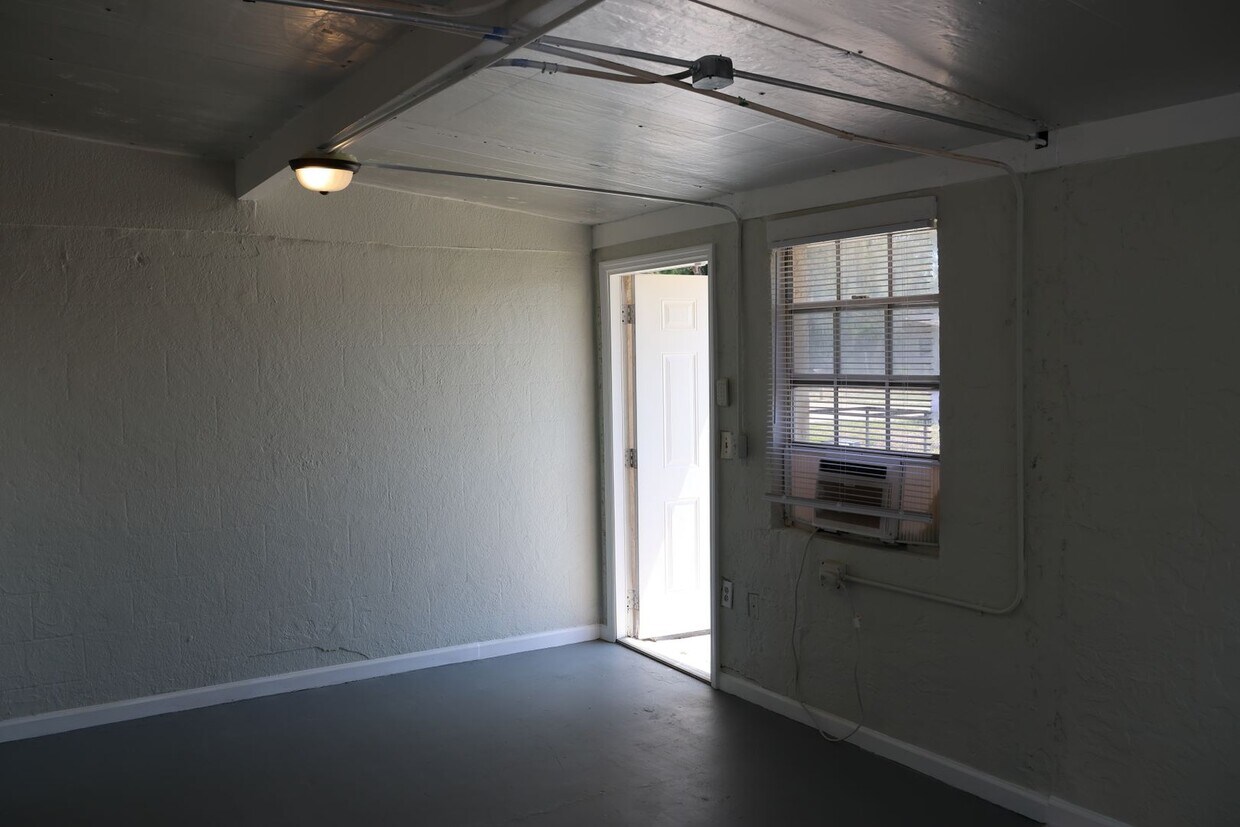 Foto principal - 2174-2176 Davis Court
