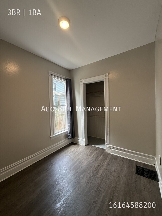 Foto del edificio - 806 Douglas St NW