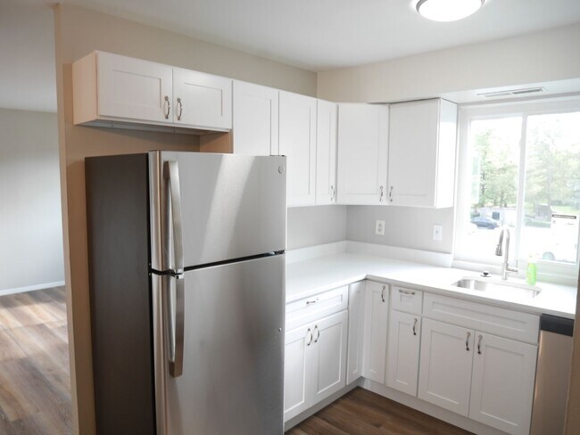 Building Photo - Two Bedroom 2nd Floor Condo- Reisterstown, MD
