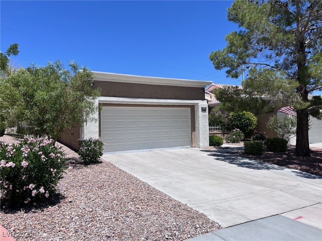 Primary Photo - 9828 Villa Ridge Dr
