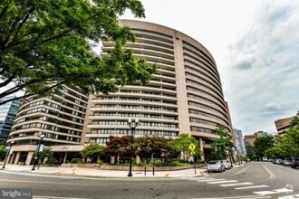 Building Photo - 1200 Crystal Dr