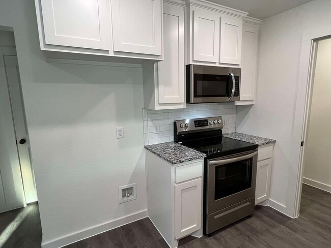 Foto del edificio - 2428-2430 South Fannin Avenue