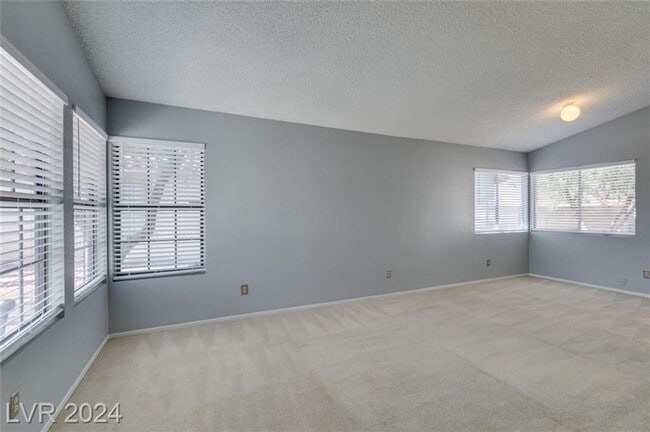 Building Photo - 3 BED, 2.5 BATH HOME LOCATED IN THE HEART ...