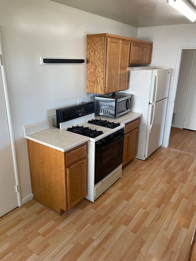 Foto del edificio - 3 Bedroom 2 Bathroom with a Converted Garage