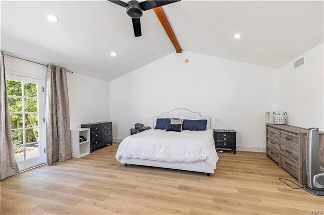 Foto del edificio - 22853 Dolorosa St